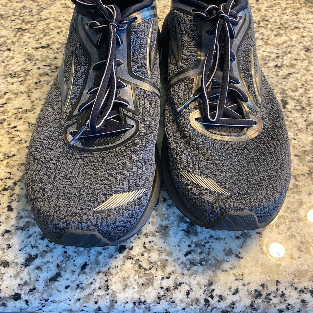 Size 12 Men’s Brooks Adrenaline 20